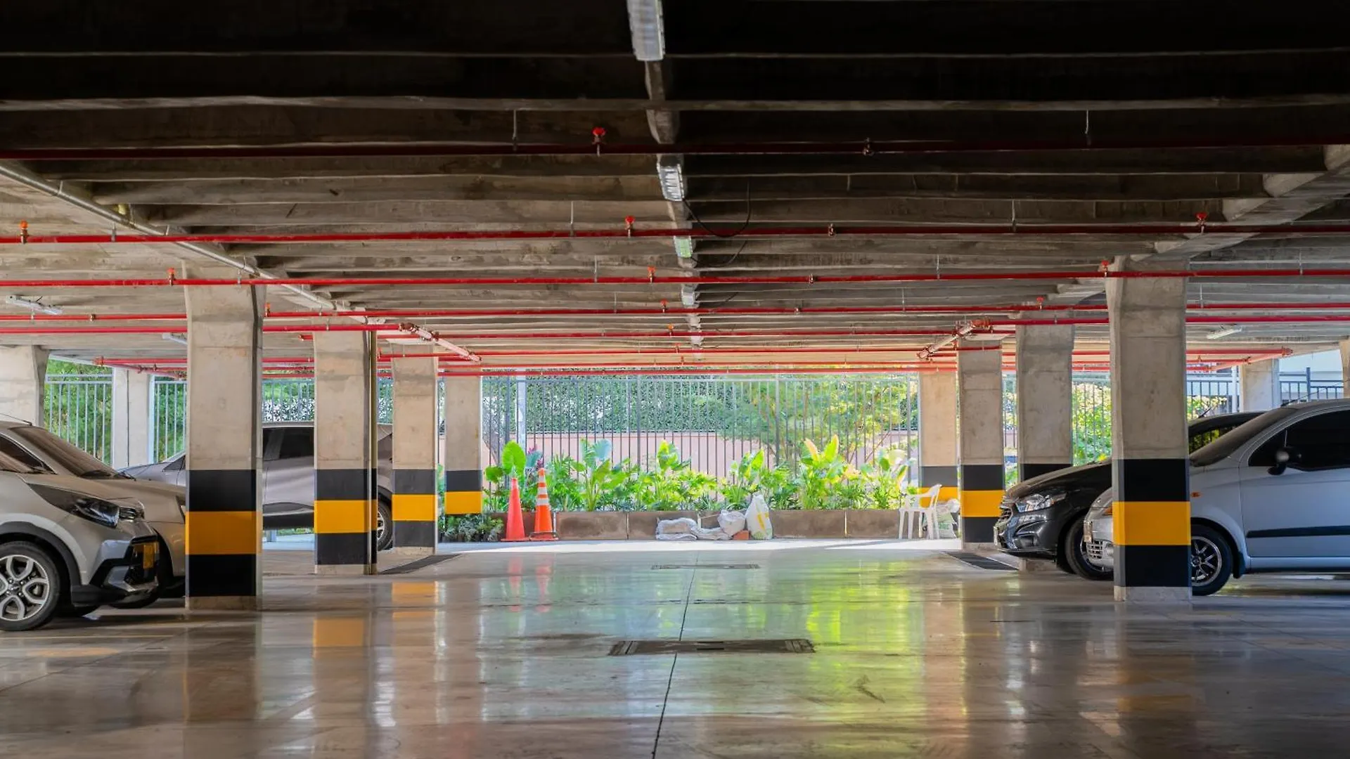 Cali - Apartaestudios Edificio Miro Living 公寓