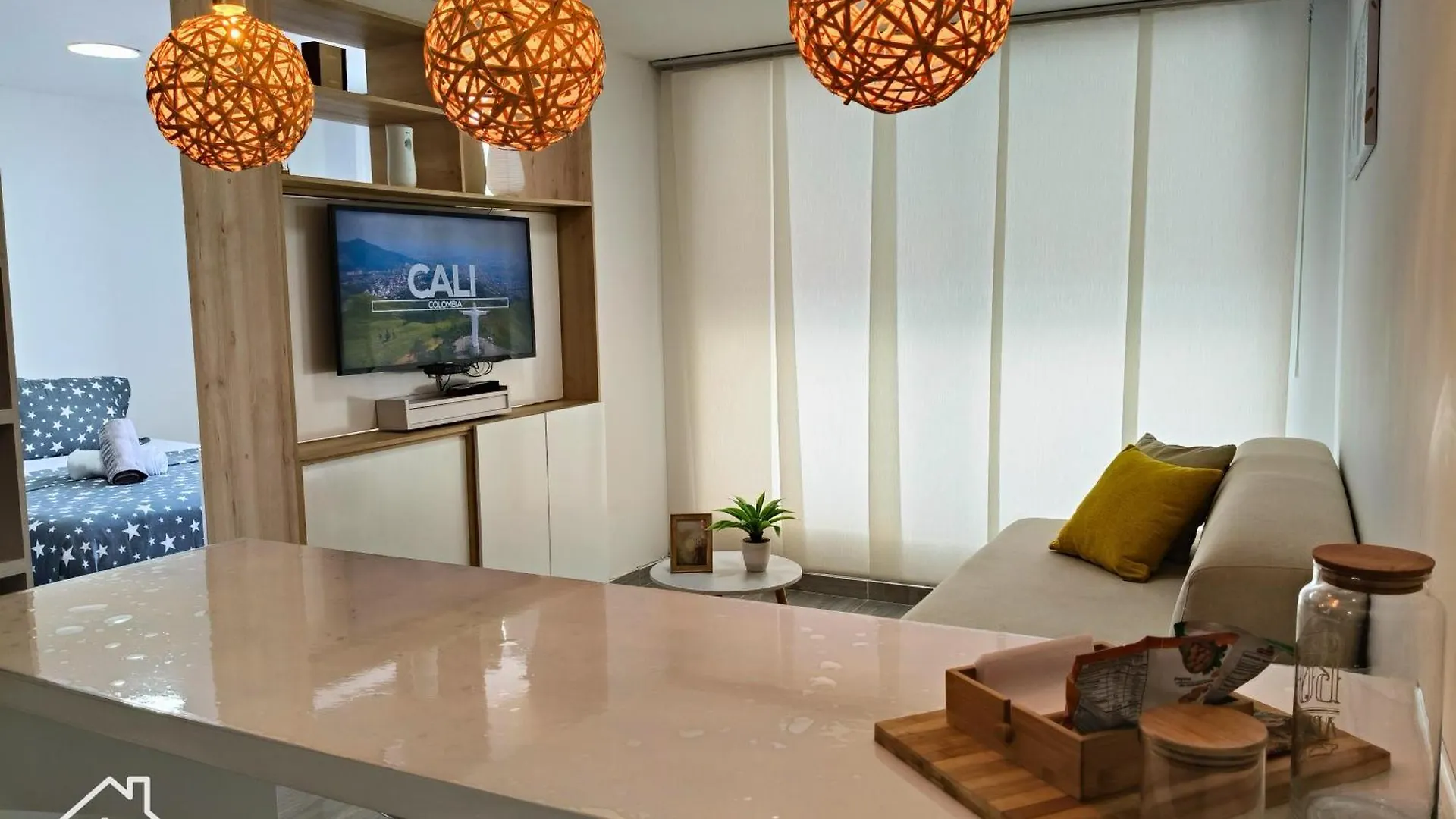 Cali - Apartaestudios Edificio Miro Living 公寓